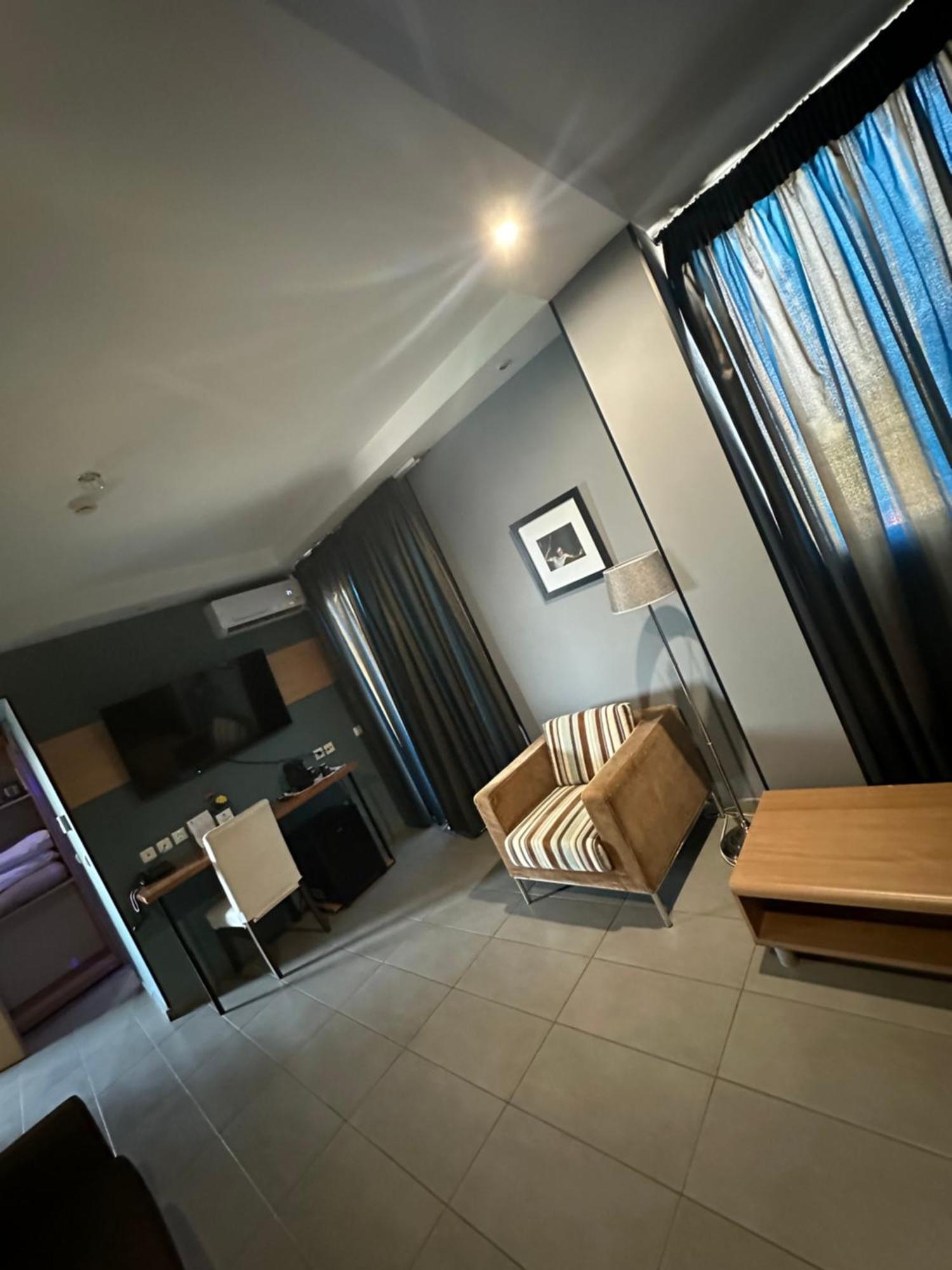Athina Airport Hotel 데미 외부 사진